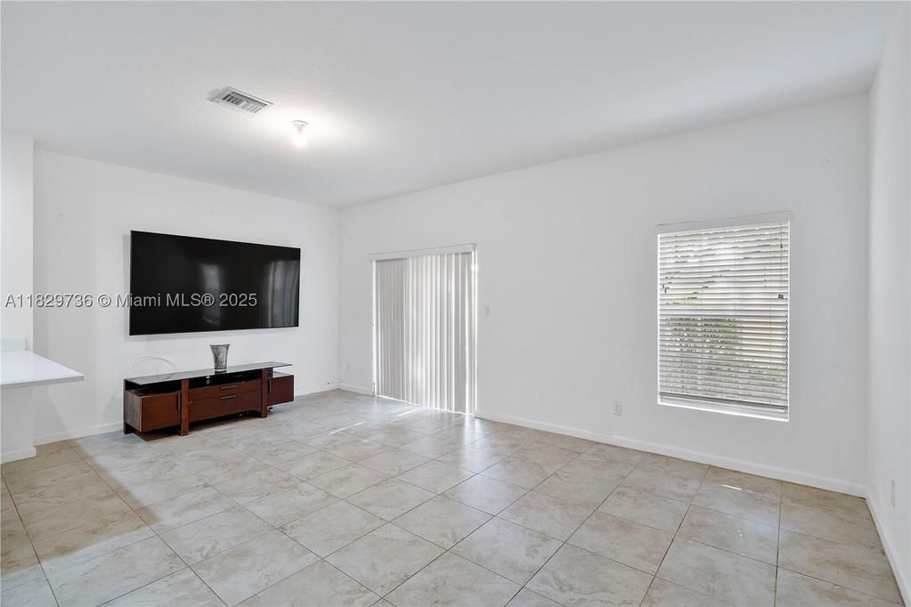 Real estate property located at 1128 40th Ter, Broward, Cricket Club, Lauderhill, FL