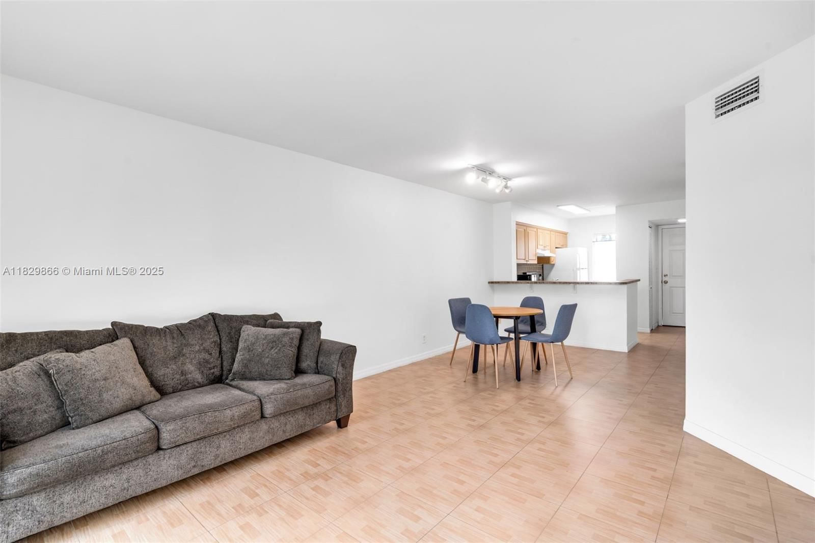 Real estate property located at 2106 Cypress Bend Dr #203, Broward, Cypress Bend Iv-11 Condo, Pompano Beach, FL