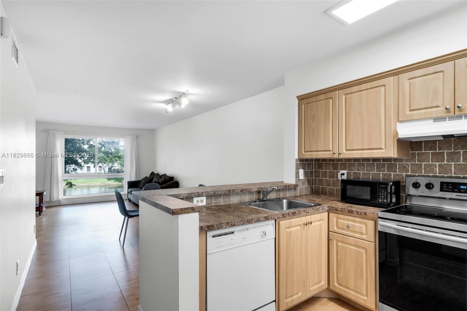 Real estate property located at 2106 Cypress Bend Dr #203, Broward, Cypress Bend Iv-11 Condo, Pompano Beach, FL