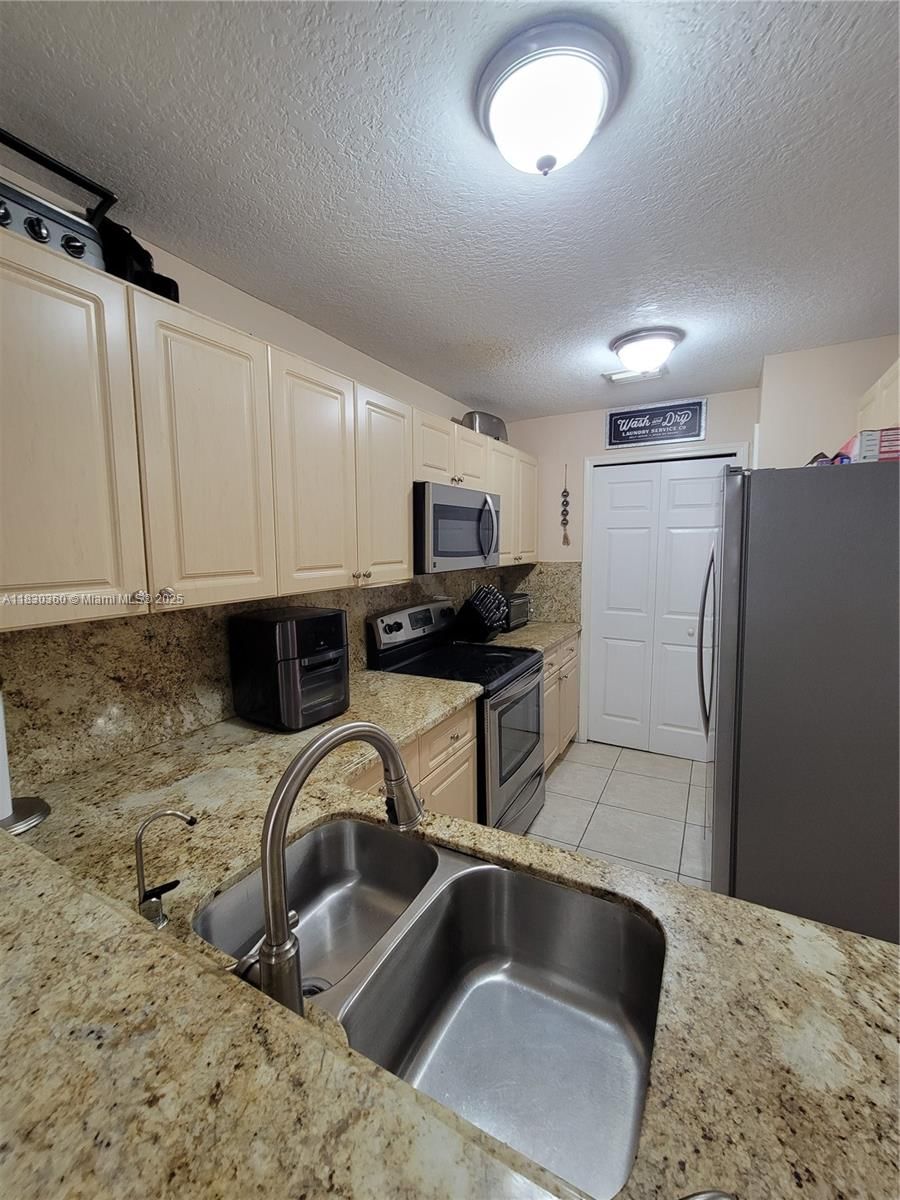 Real estate property located at 10653 8th St #2407, Broward, Hampton Isles Condo, Pembroke Pines, FL