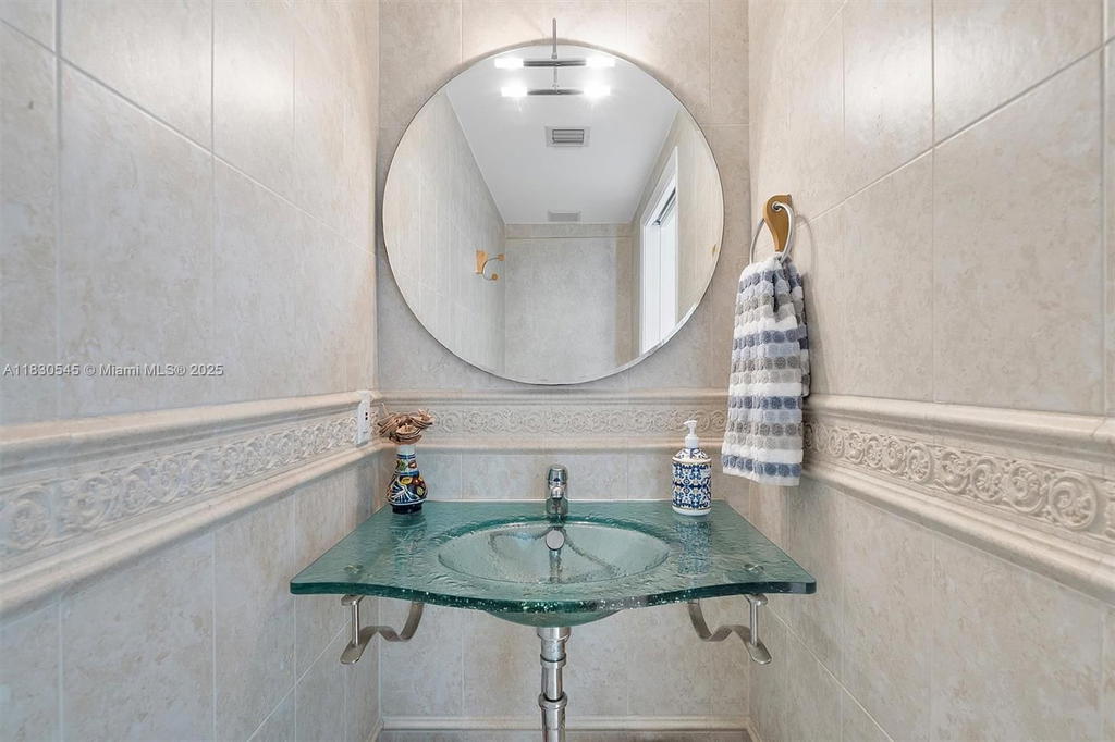 Real estate property located at 110 Washington Ave #1608, Miami-dade, N/a, Miami Beach, FL