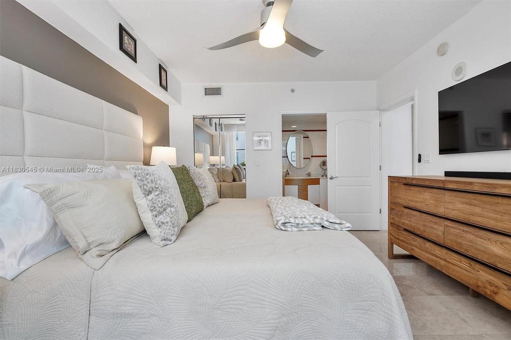 Real estate property located at 110 Washington Ave #1608, Miami-dade, N/a, Miami Beach, FL
