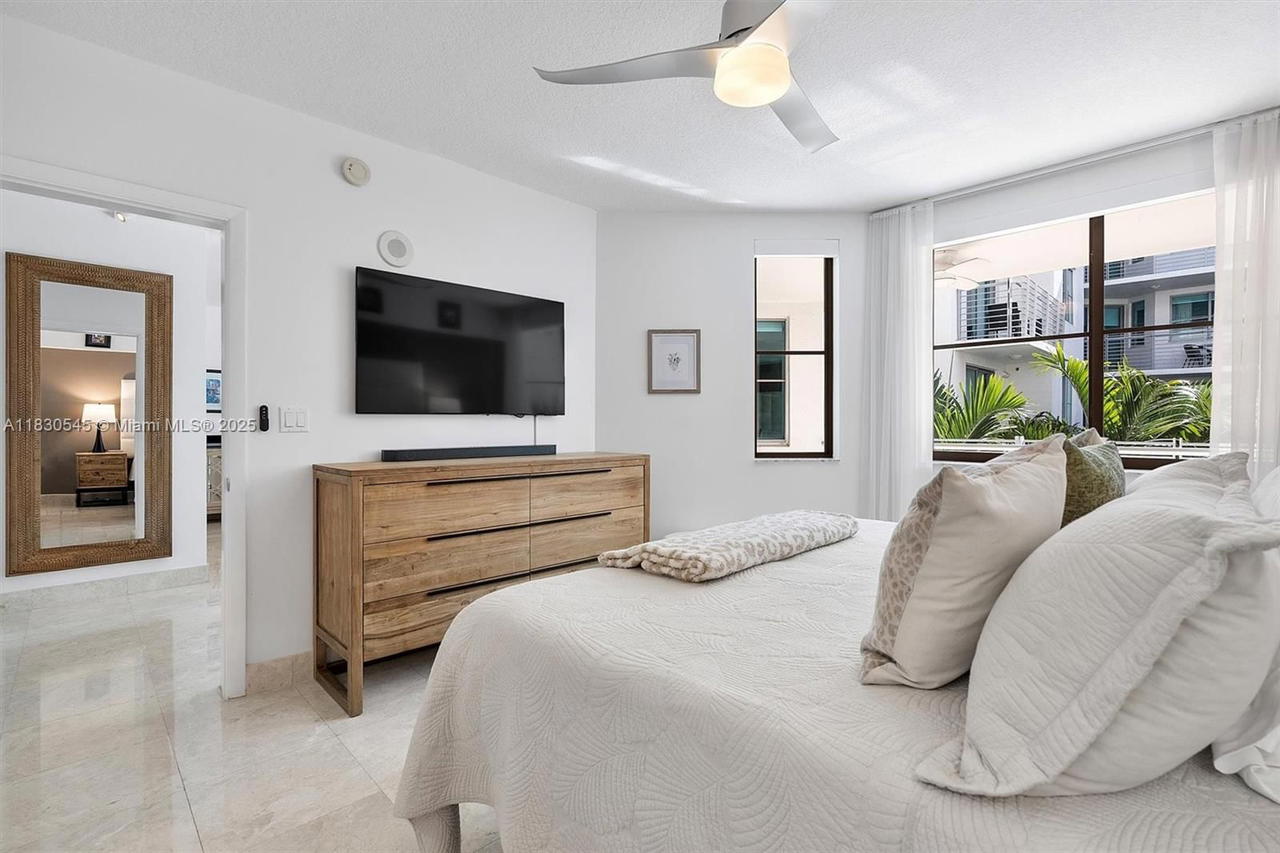 Real estate property located at 110 Washington Ave #1608, Miami-dade, N/a, Miami Beach, FL