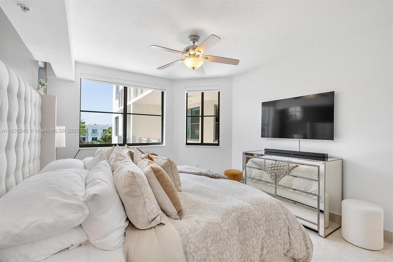 Real estate property located at 110 Washington Ave #1608, Miami-dade, N/a, Miami Beach, FL