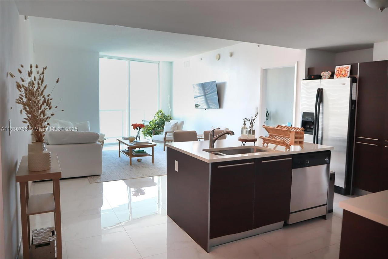 Real estate property located at 1900 Bayshore Dr #3804, Miami-dade, Quantum On The Bay Condo, Miami, FL
