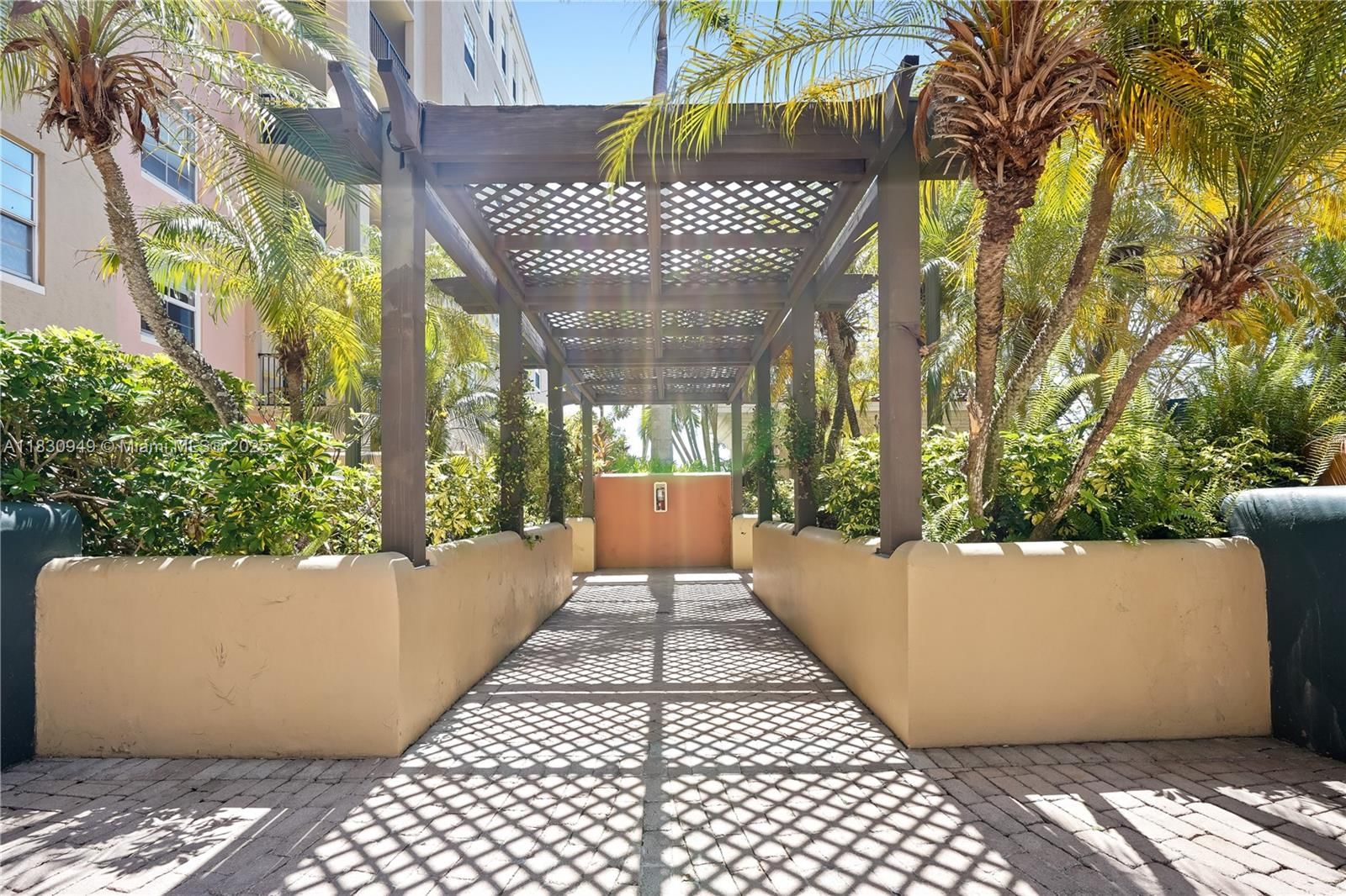 Real estate property located at 520 5th Ave #1707, Broward, Las Olas By The River Con, Fort Lauderdale, FL