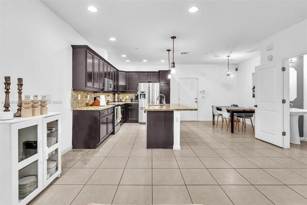 Real estate property located at 8150 Cascada Isles Dr, Broward, Monterra Plat, Cooper City, FL