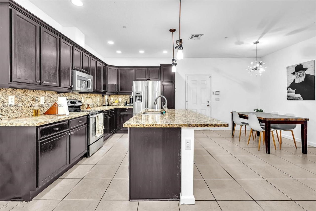 Real estate property located at 8150 Cascada Isles Dr, Broward, Monterra Plat, Cooper City, FL