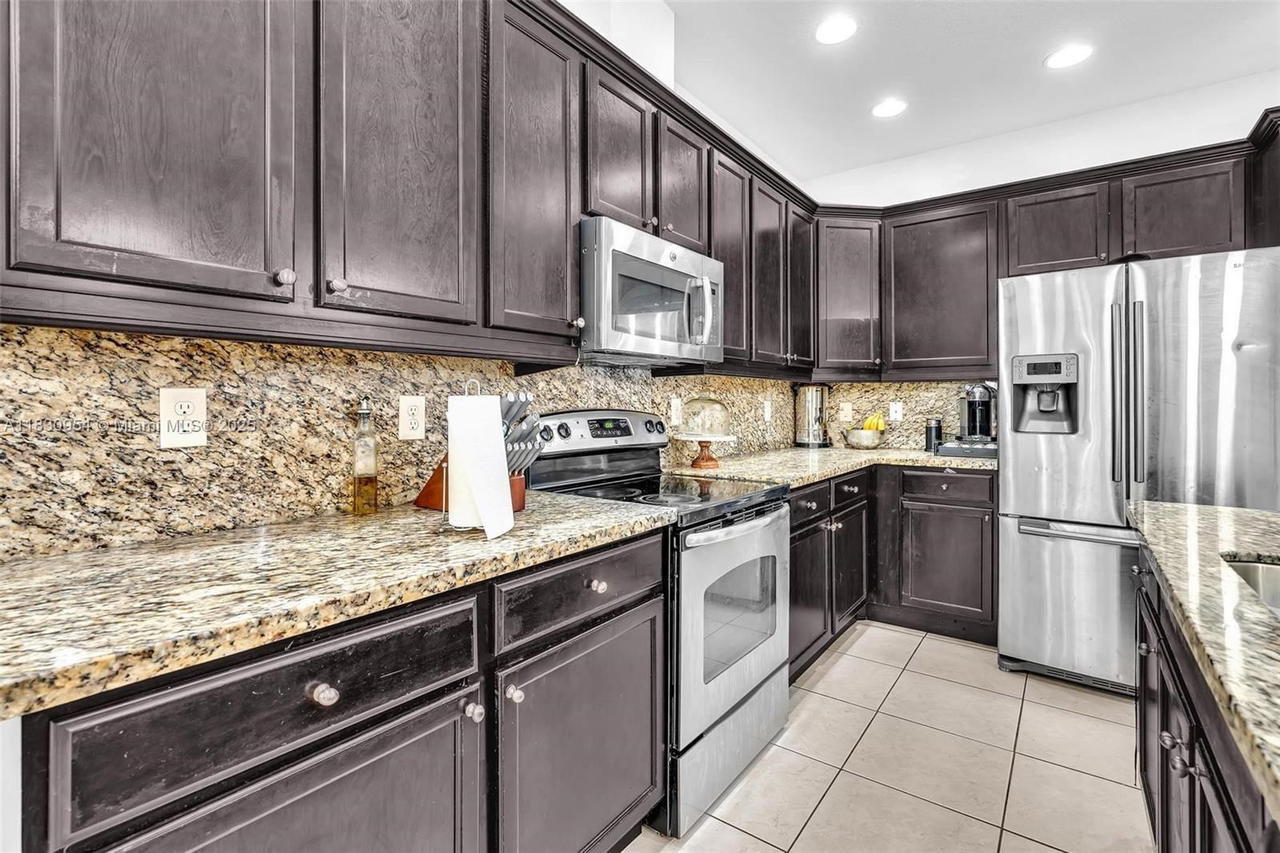 Real estate property located at 8150 Cascada Isles Dr, Broward, Monterra Plat, Cooper City, FL