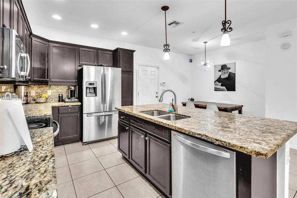 Real estate property located at 8150 Cascada Isles Dr, Broward, Monterra Plat, Cooper City, FL