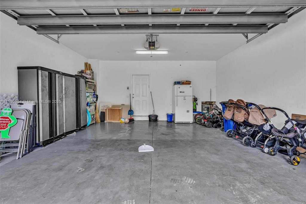 Real estate property located at 8150 Cascada Isles Dr, Broward, Monterra Plat, Cooper City, FL