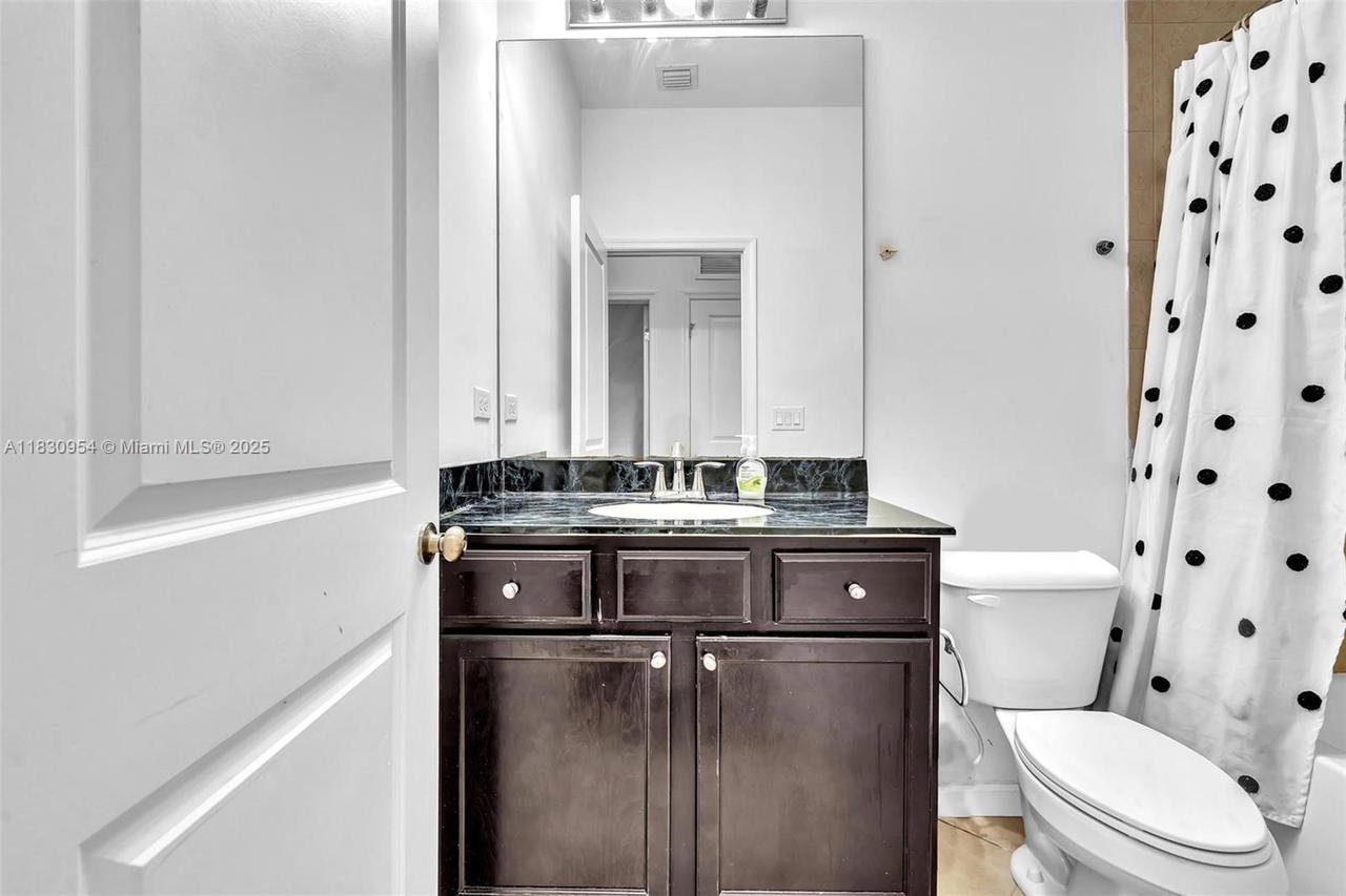 Real estate property located at 8150 Cascada Isles Dr, Broward, Monterra Plat, Cooper City, FL