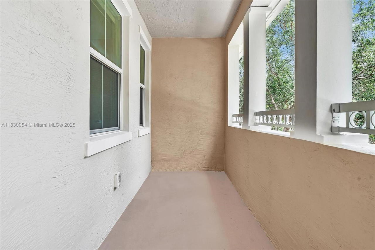 Real estate property located at 8150 Cascada Isles Dr, Broward, Monterra Plat, Cooper City, FL