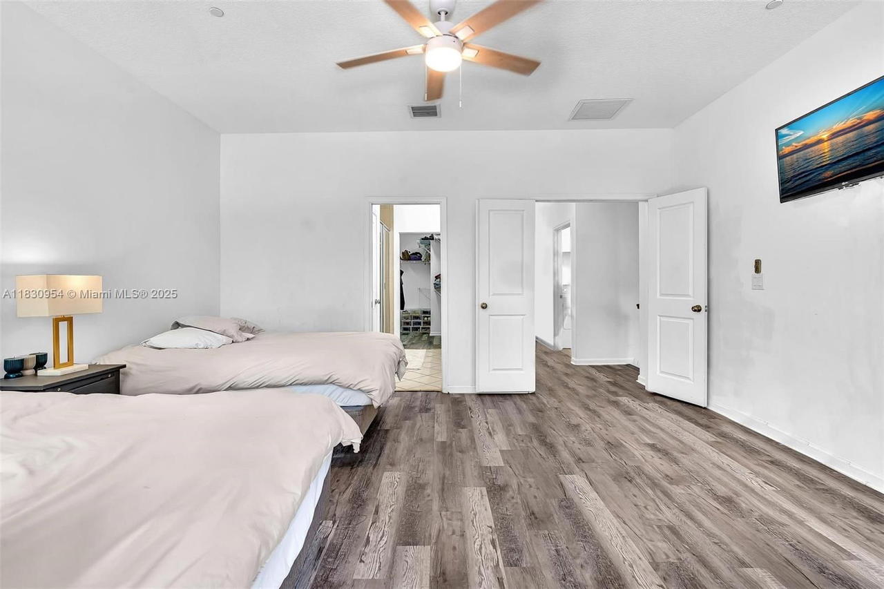 Real estate property located at 8150 Cascada Isles Dr, Broward, Monterra Plat, Cooper City, FL