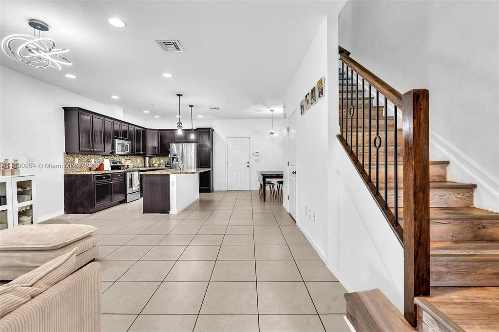 Real estate property located at 8150 Cascada Isles Dr, Broward, Monterra Plat, Cooper City, FL