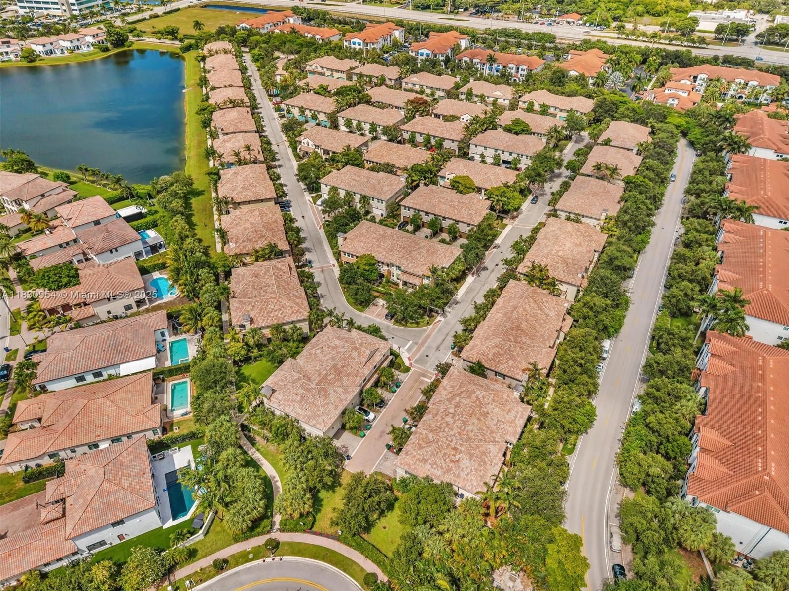 Real estate property located at 8150 Cascada Isles Dr, Broward, Monterra Plat, Cooper City, FL