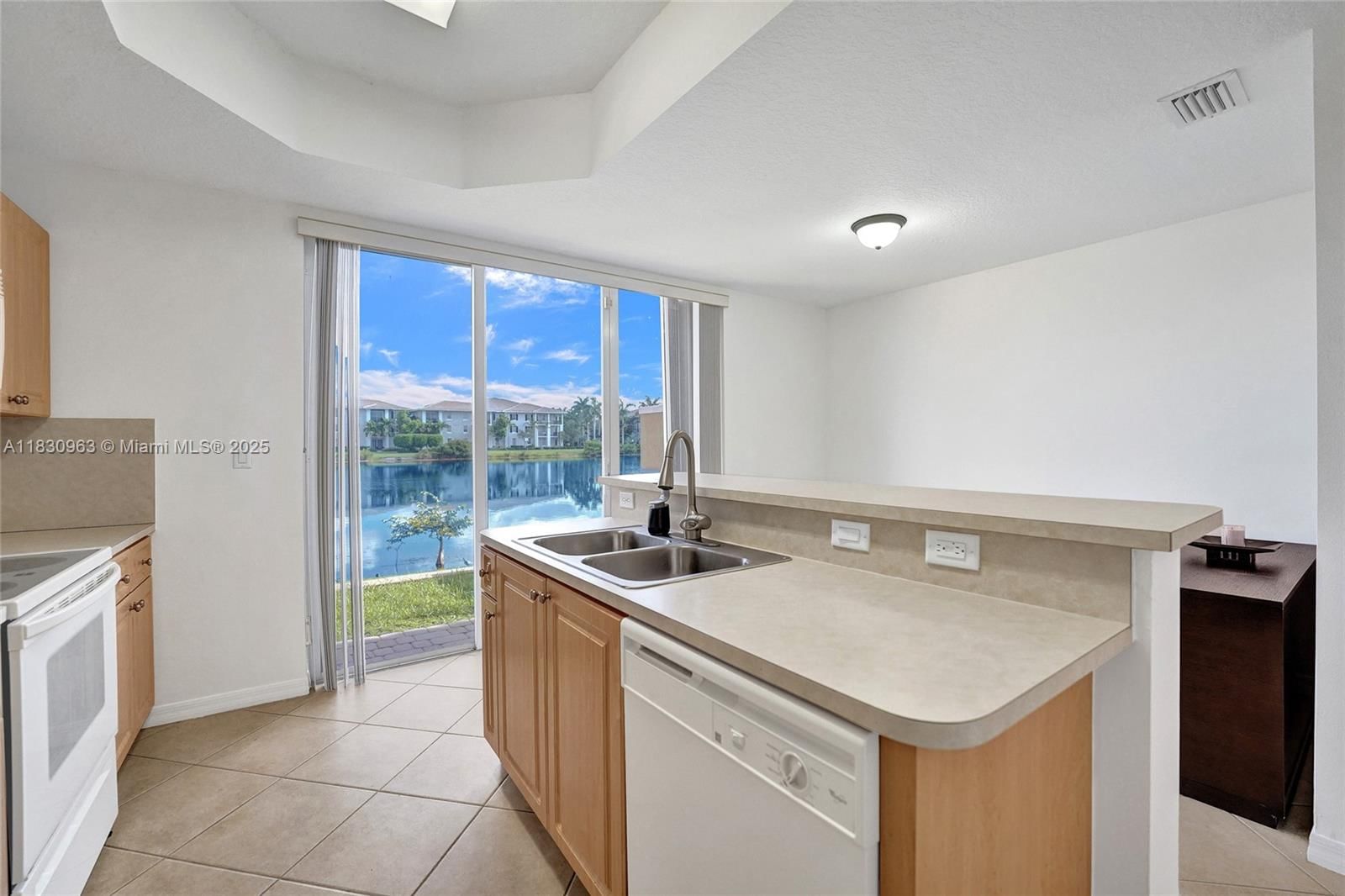 Real estate property located at 10607 6th St #1006, Broward, Hampton Isles Condo, Pembroke Pines, FL