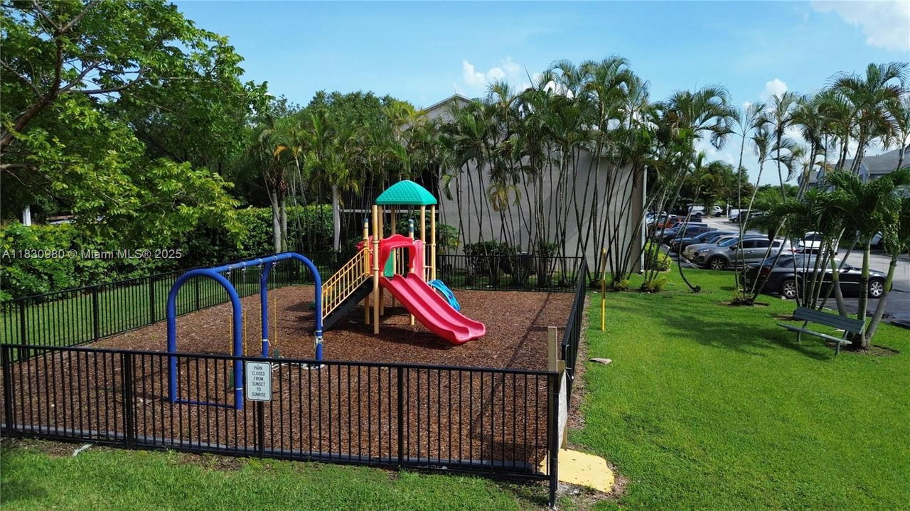 Real estate property located at 889 Hamilton Dr #889H, Miami-dade, Lakeshore Condo 6, Homestead, FL