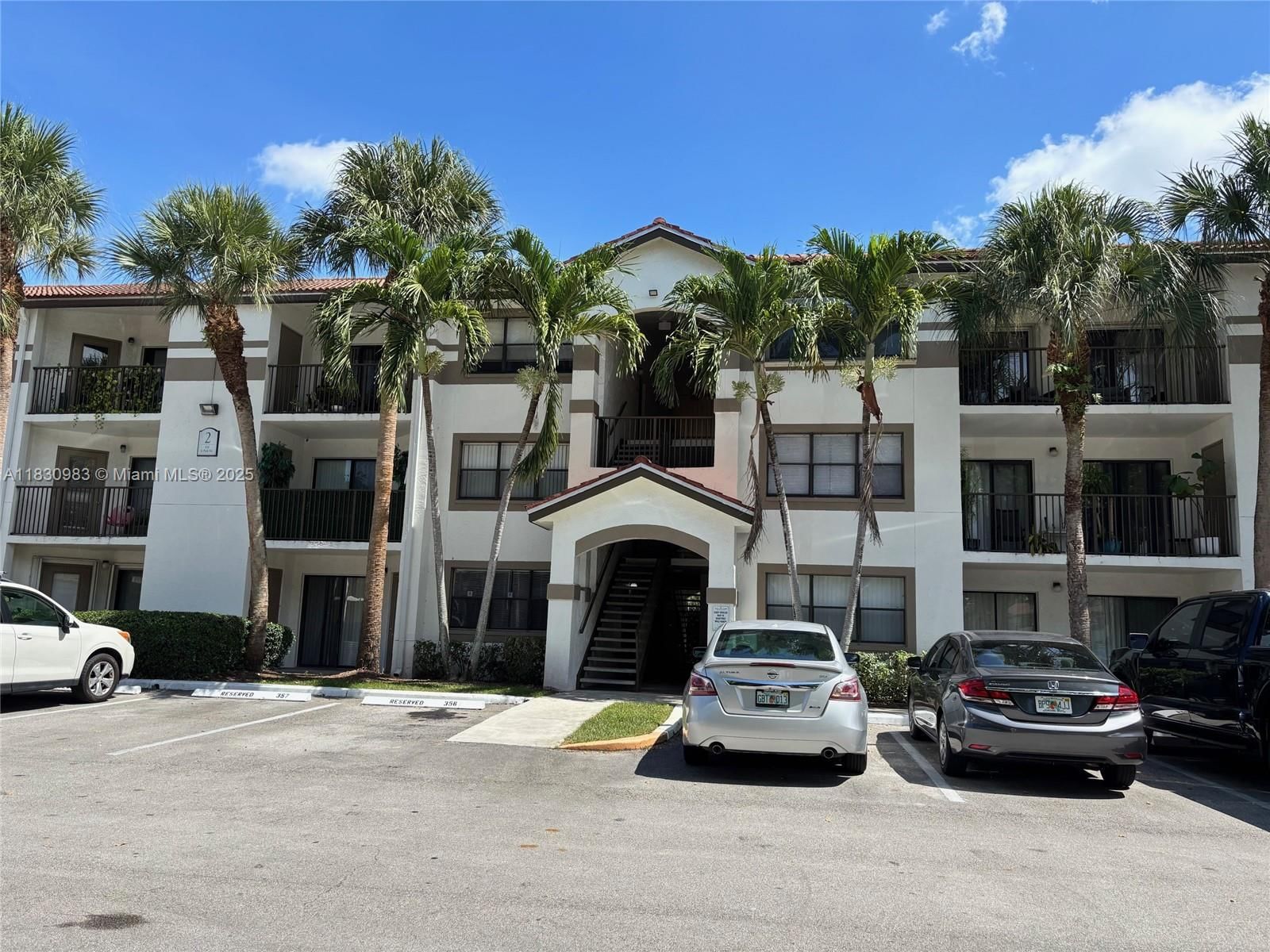 Real estate property located at 620 Park Rd #33-2, Broward, Hollywood Parc Condominiu, Hollywood, FL