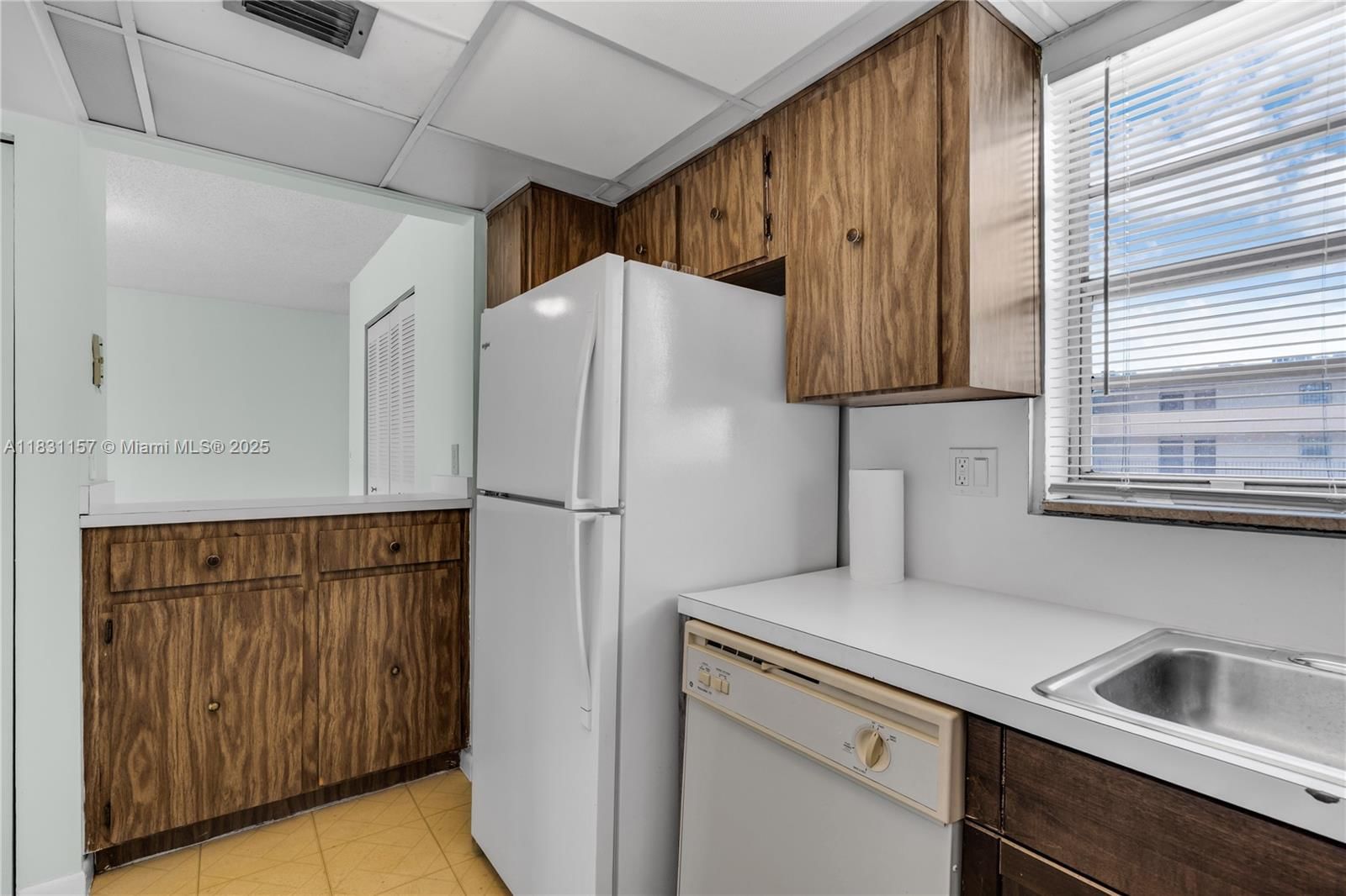 Real estate property located at 8895 Fontainebleau Blvd #301, Miami-dade, Pineside Condo No 1, Miami, FL