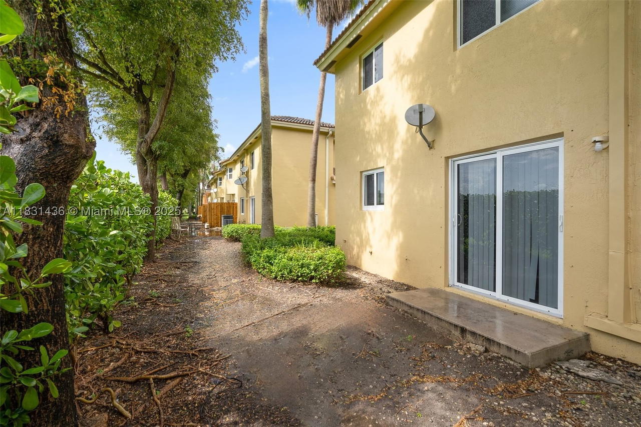 Real estate property located at 980 33rd Ter #104, Miami-dade, Monterey At Malibu Bay Co, Homestead, FL