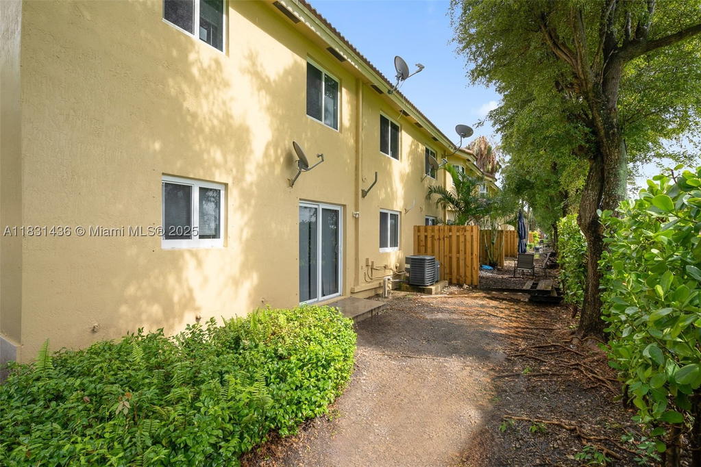 Real estate property located at 980 33rd Ter #104, Miami-dade, Monterey At Malibu Bay Co, Homestead, FL