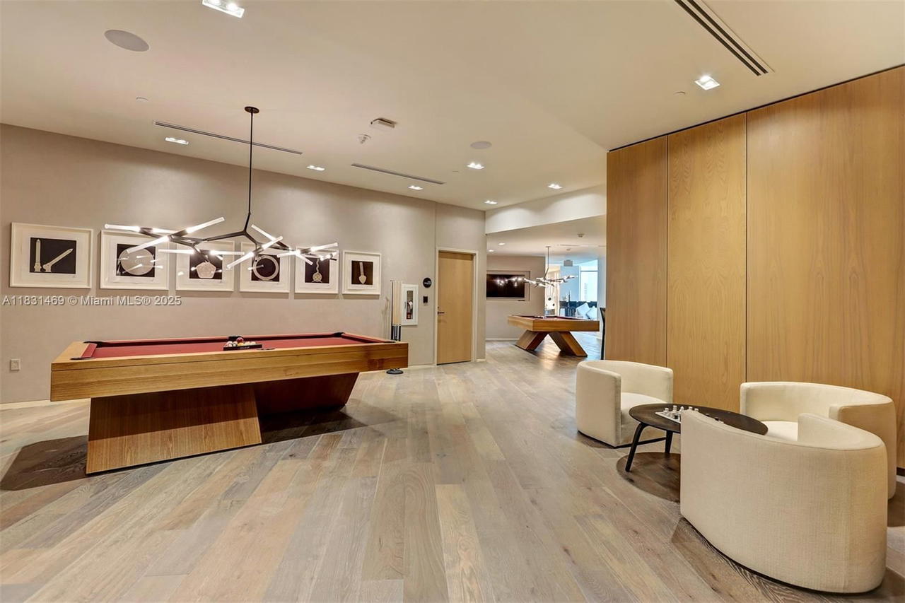 Real estate property located at 480 31st St #705, Miami-dade, Gran Paraiso Condo, Miami, FL