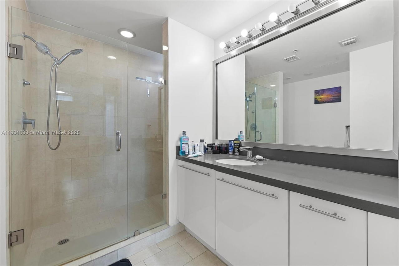 Real estate property located at 90 3rd St #2214, Miami-dade, Ivy Condo, Miami, FL