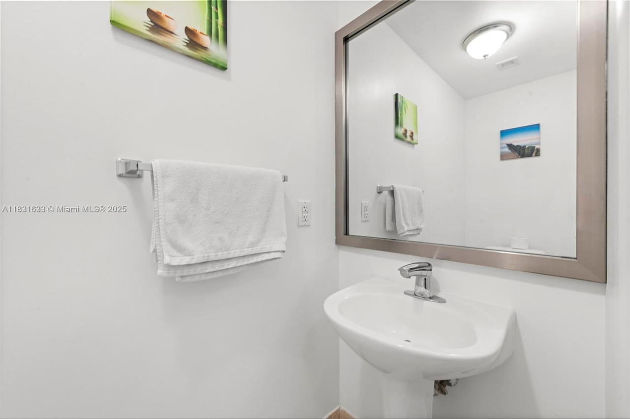 Real estate property located at 90 3rd St #2214, Miami-dade, Ivy Condo, Miami, FL