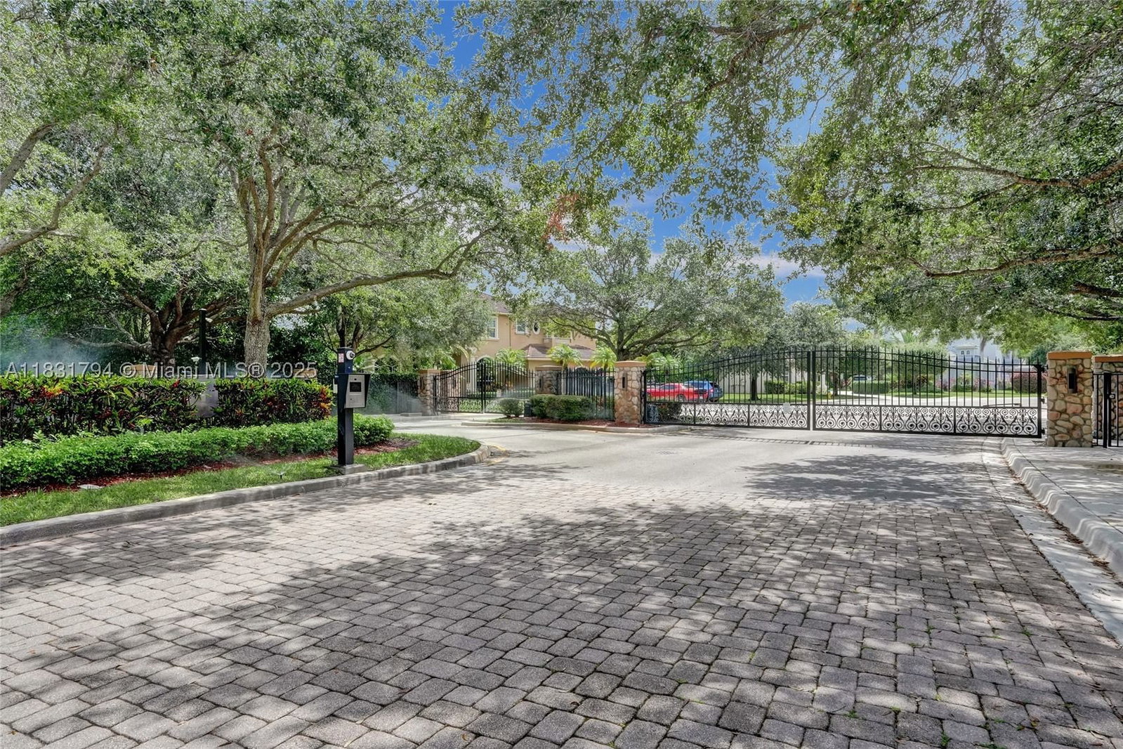 Real estate property located at 11056 Blackhawk Blvd, Broward, Blackhawk Ranches, Davie, FL