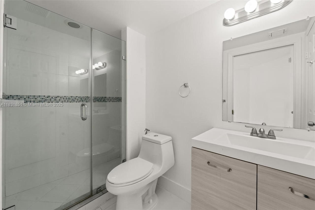 Real estate property located at 4720 102nd Ave #108-21, Miami-dade, Doral Pk Co Club Villas C, Doral, FL