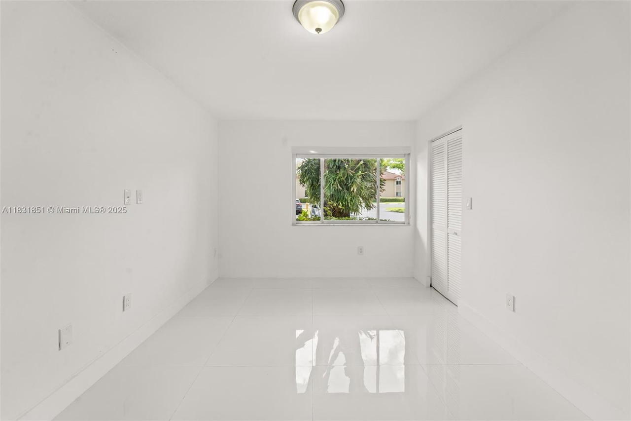 Real estate property located at 4720 102nd Ave #108-21, Miami-dade, Doral Pk Co Club Villas C, Doral, FL