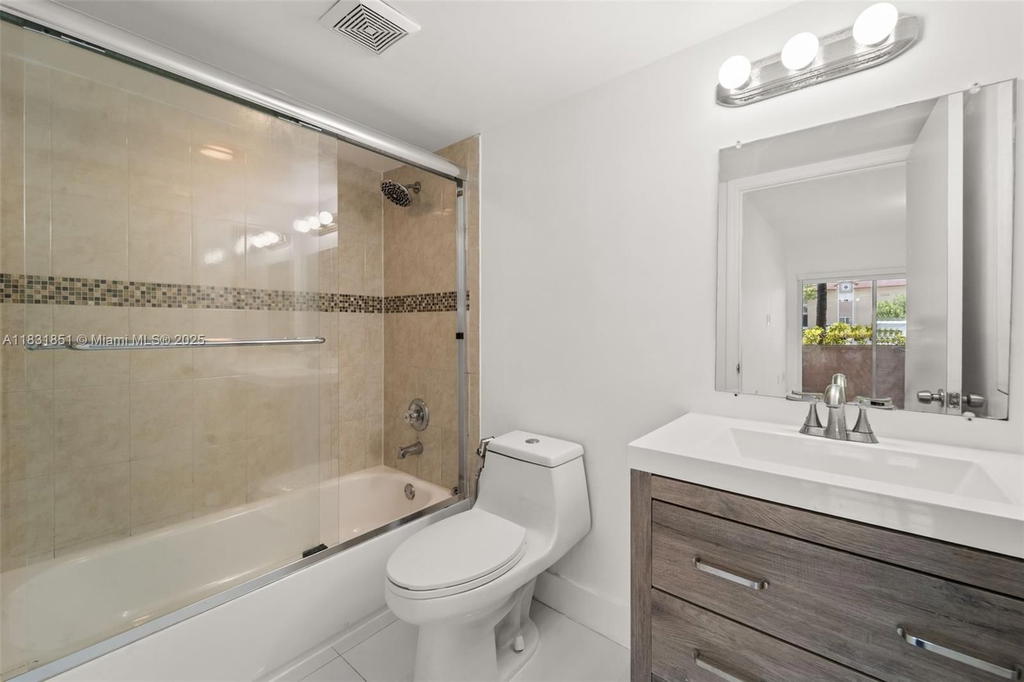 Real estate property located at 4720 102nd Ave #108-21, Miami-dade, Doral Pk Co Club Villas C, Doral, FL
