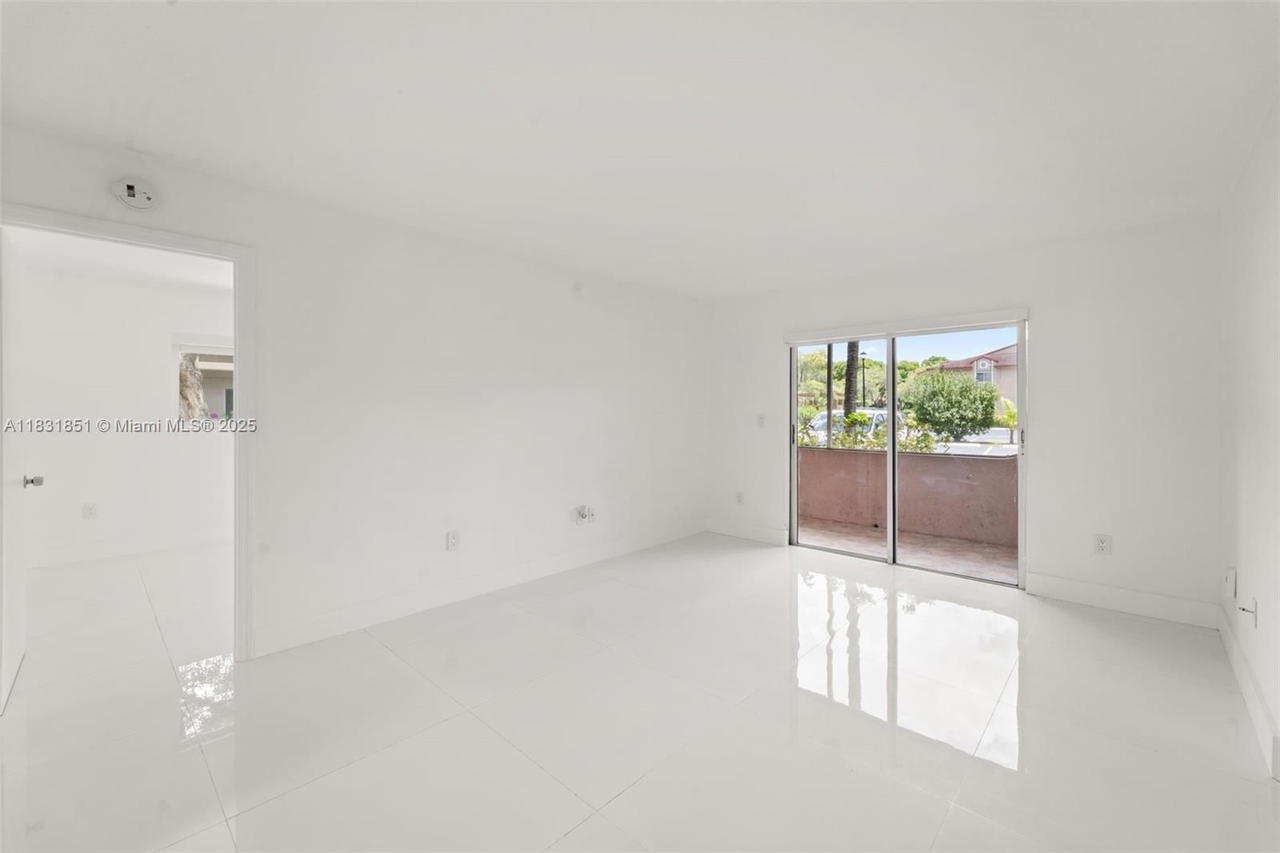 Real estate property located at 4720 102nd Ave #108-21, Miami-dade, Doral Pk Co Club Villas C, Doral, FL
