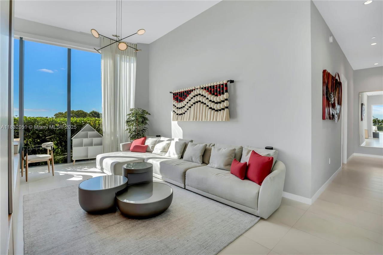 Real estate property located at 2811 Bayshore Dr #4A, Miami-dade, C.g.b. Subdivision, Miami, FL