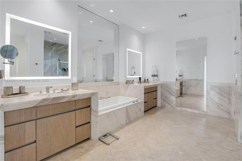 Real estate property located at 2811 Bayshore Dr #4A, Miami-dade, C.g.b. Subdivision, Miami, FL