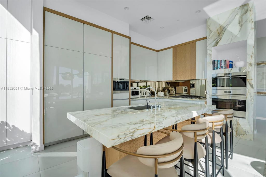 Real estate property located at 2811 Bayshore Dr #4A, Miami-dade, C.g.b. Subdivision, Miami, FL