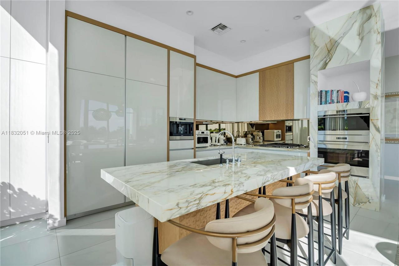Real estate property located at 2811 Bayshore Dr #4A, Miami-dade, C.g.b. Subdivision, Miami, FL