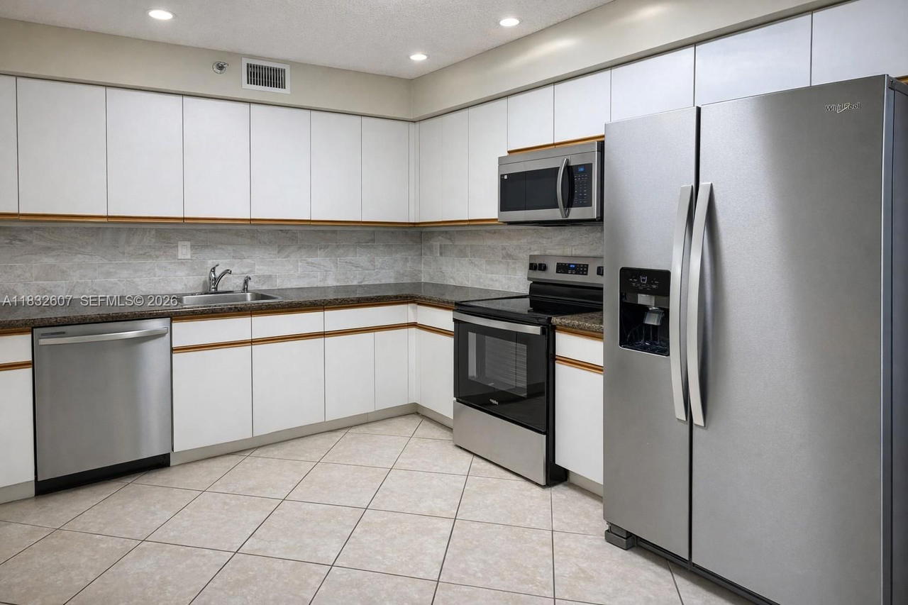 Real estate property located at 3530 Mystic Pointe Dr #2207, Miami-dade, Mystic Pointe Tower 500 C, Aventura, FL