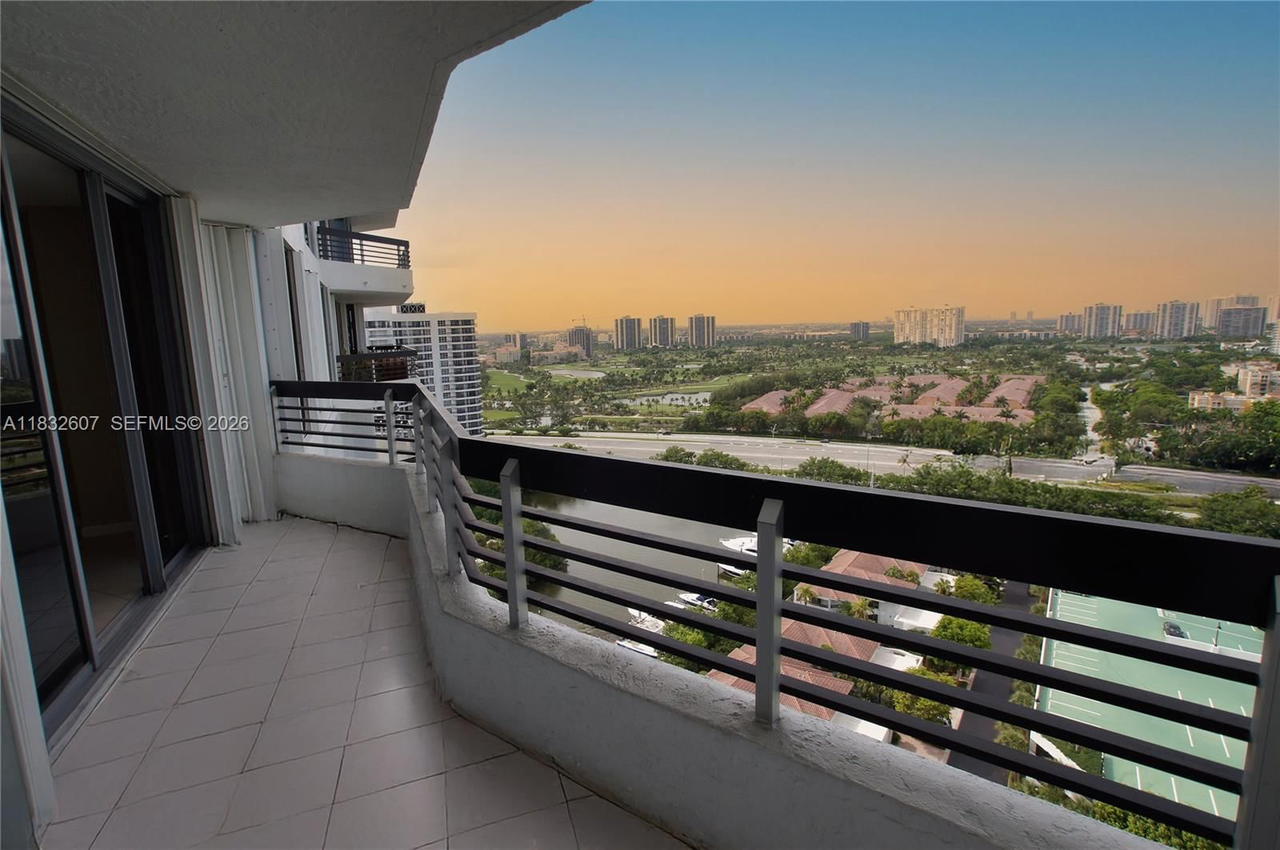 Real estate property located at 3530 Mystic Pointe Dr #2207, Miami-dade, Mystic Pointe Tower 500 C, Aventura, FL