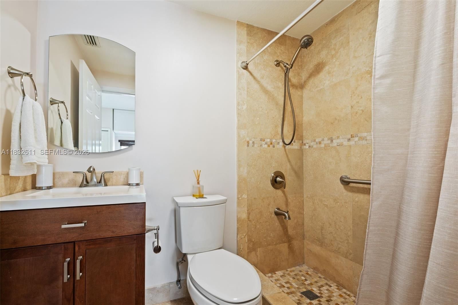 Real estate property located at 5194 106th Ave, Miami-dade, Doral Glen T-17816, Doral, FL