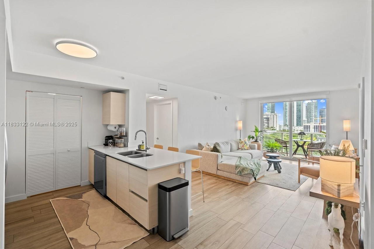 Real estate property located at 4250 Biscayne Blvd #1218, Miami-dade, 4250 Biscayne Boulevard C, Miami, FL