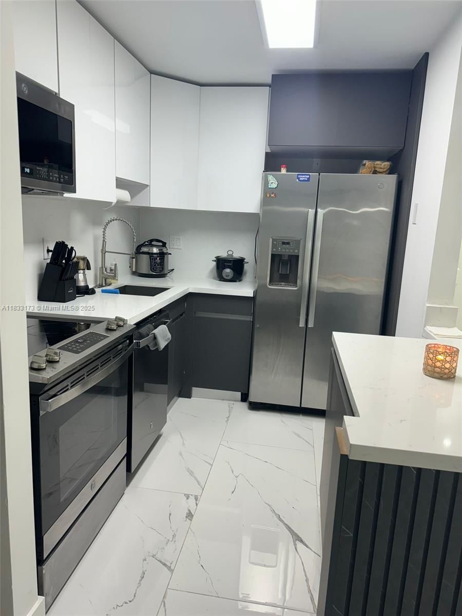 Real estate property located at 7135 179th St #211, Miami-dade, Villa Bellini Condo, Hialeah, FL