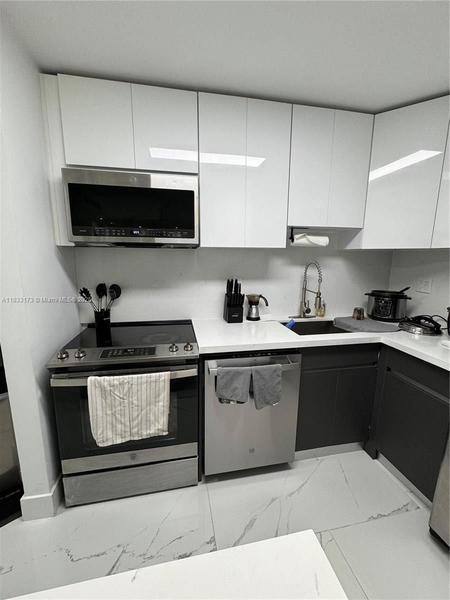 Real estate property located at 7135 179th St #211, Miami-dade, Villa Bellini Condo, Hialeah, FL