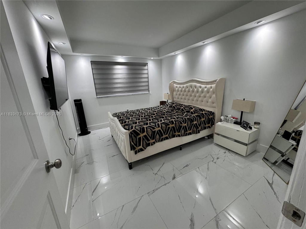 Real estate property located at 7135 179th St #211, Miami-dade, Villa Bellini Condo, Hialeah, FL
