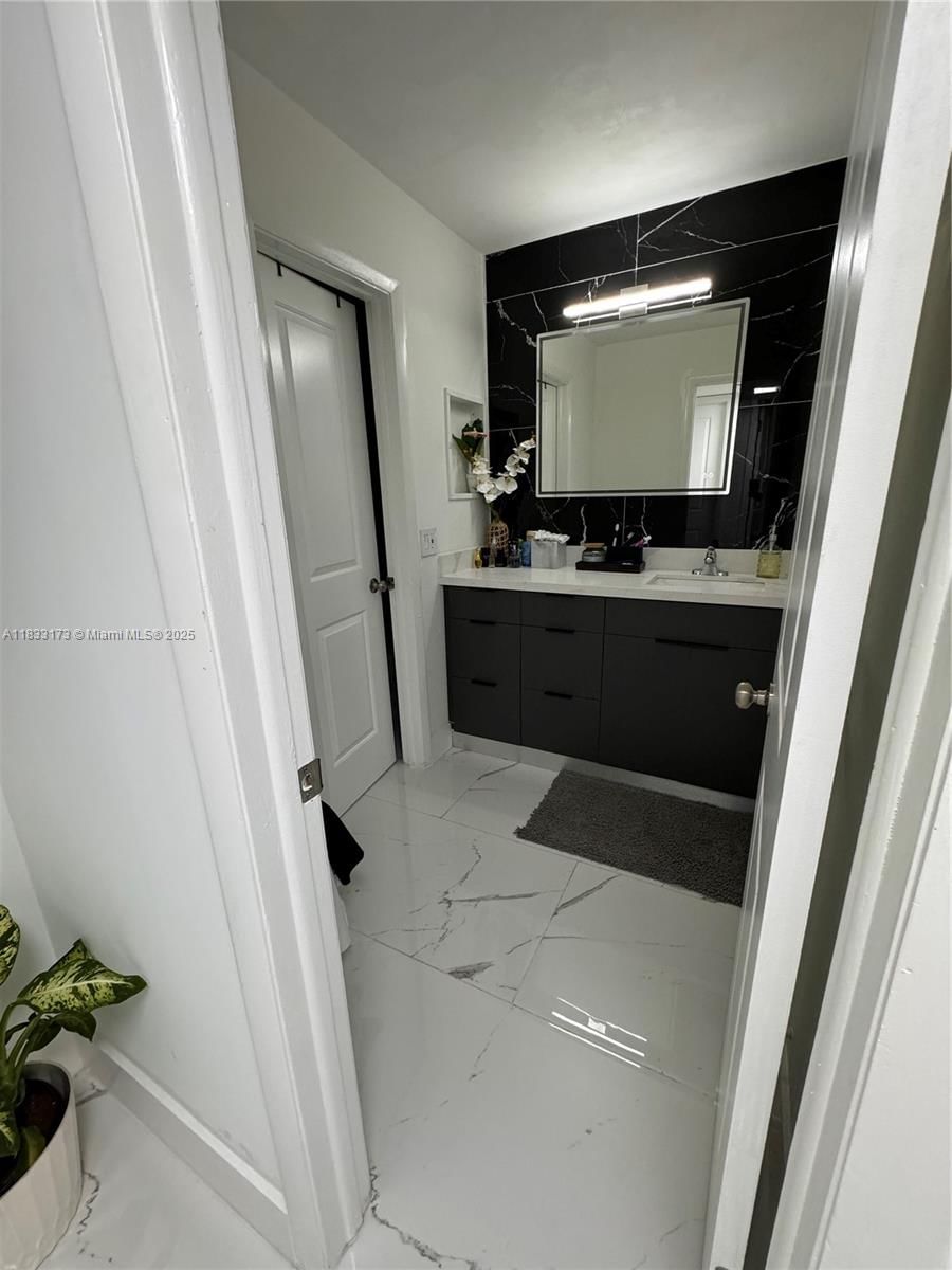 Real estate property located at 7135 179th St #211, Miami-dade, Villa Bellini Condo, Hialeah, FL