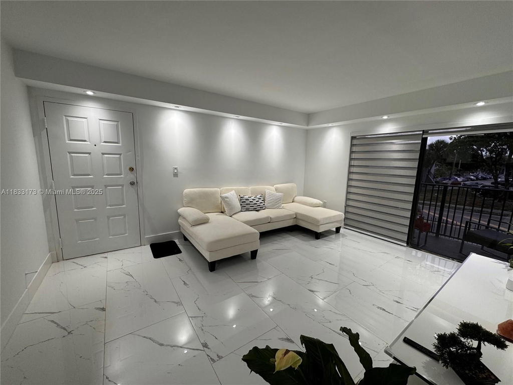Real estate property located at 7135 179th St #211, Miami-dade, Villa Bellini Condo, Hialeah, FL