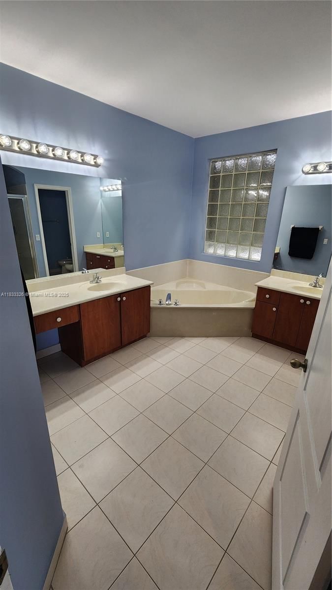 Real estate property located at 16262 44th Ter, Miami-dade, Park Lakes Sec 4, Miami, FL