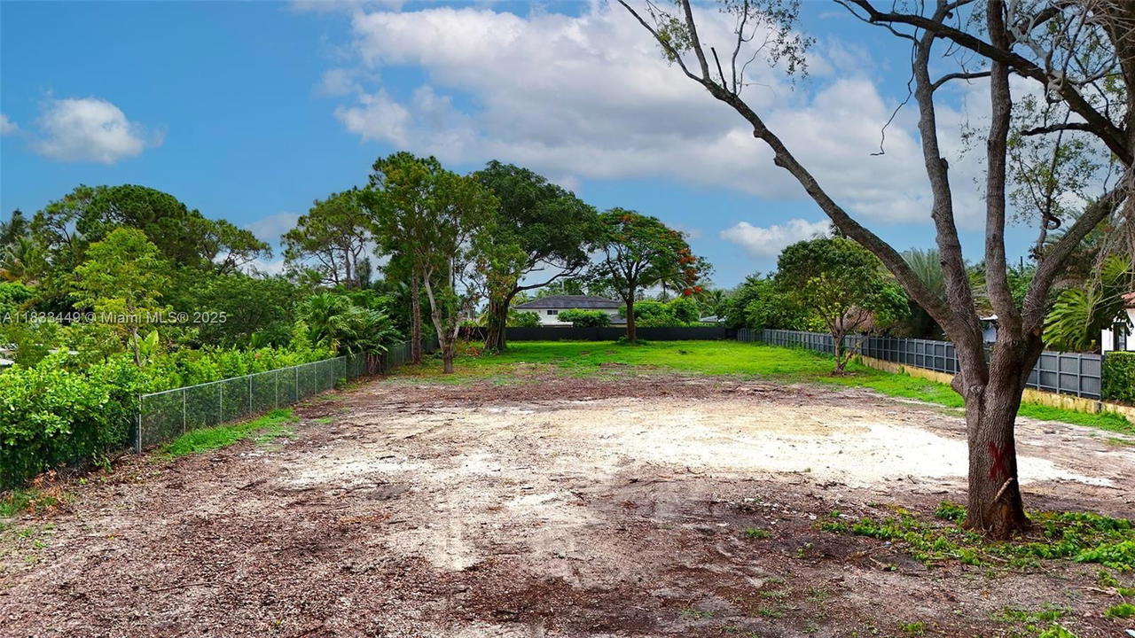 Real estate property located at 8241 58th St, Miami-dade, Sunkist Estates A, Miami, FL