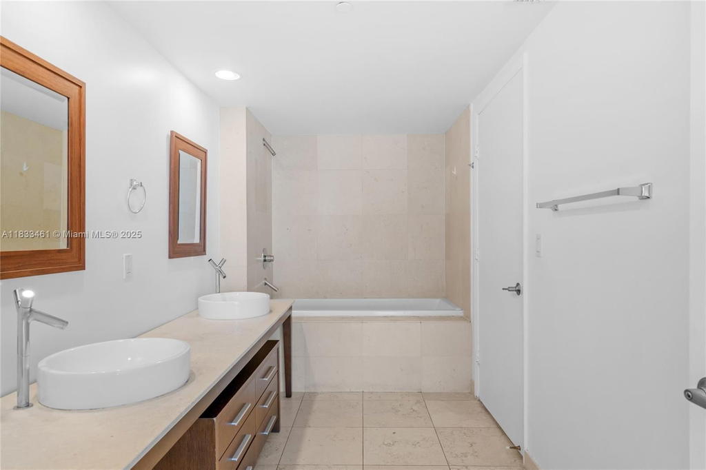 Real estate property located at 495 Brickell Ave #2607, Miami-dade, Icon Brickell No Two, Miami, FL